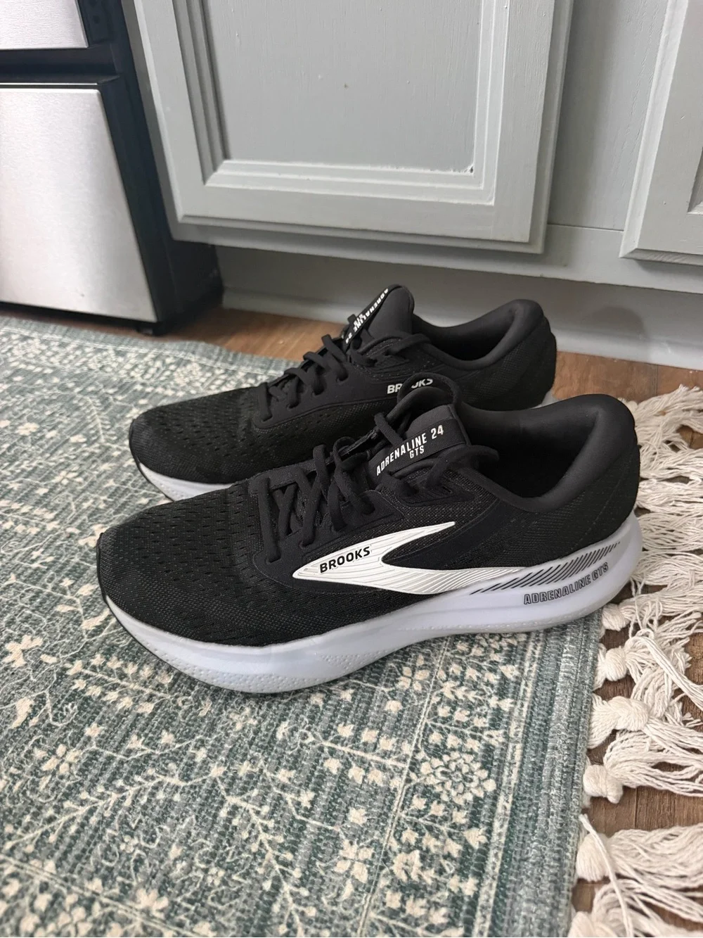 Brooks Men's Adrenaline 24 GTS Running Shoes - Black/White Size 11